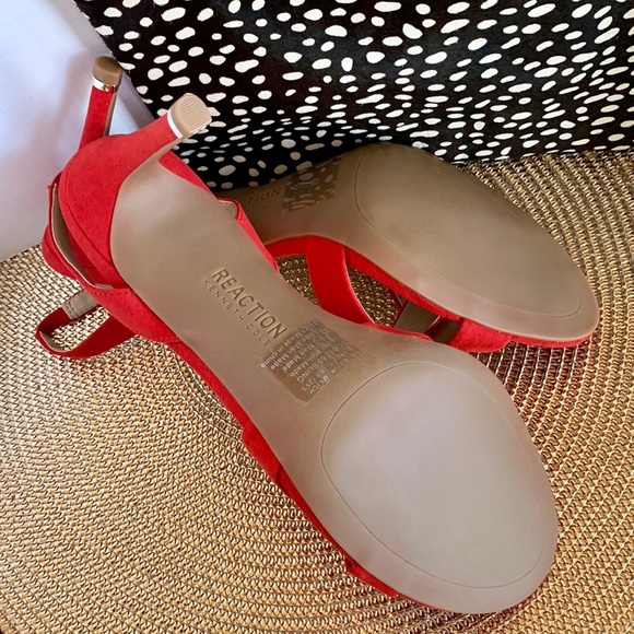 NEW Kenneth Cole Reaction Bobbi Slingback Heeled Sandals Suede Red 9M - Picture 7 of 8
